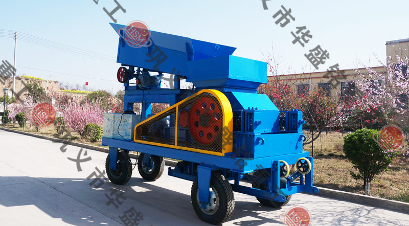 鹅卵石青石都是用的移动制砂机，小型移动对辊制砂机