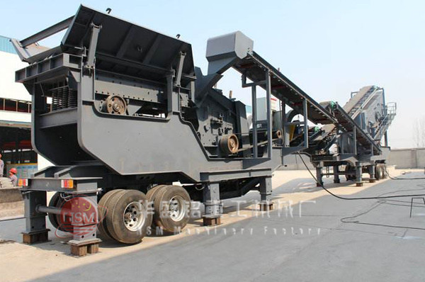 移动箱式破碎机破碎现场